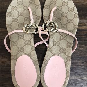 Gucci Pink Leather flip flops